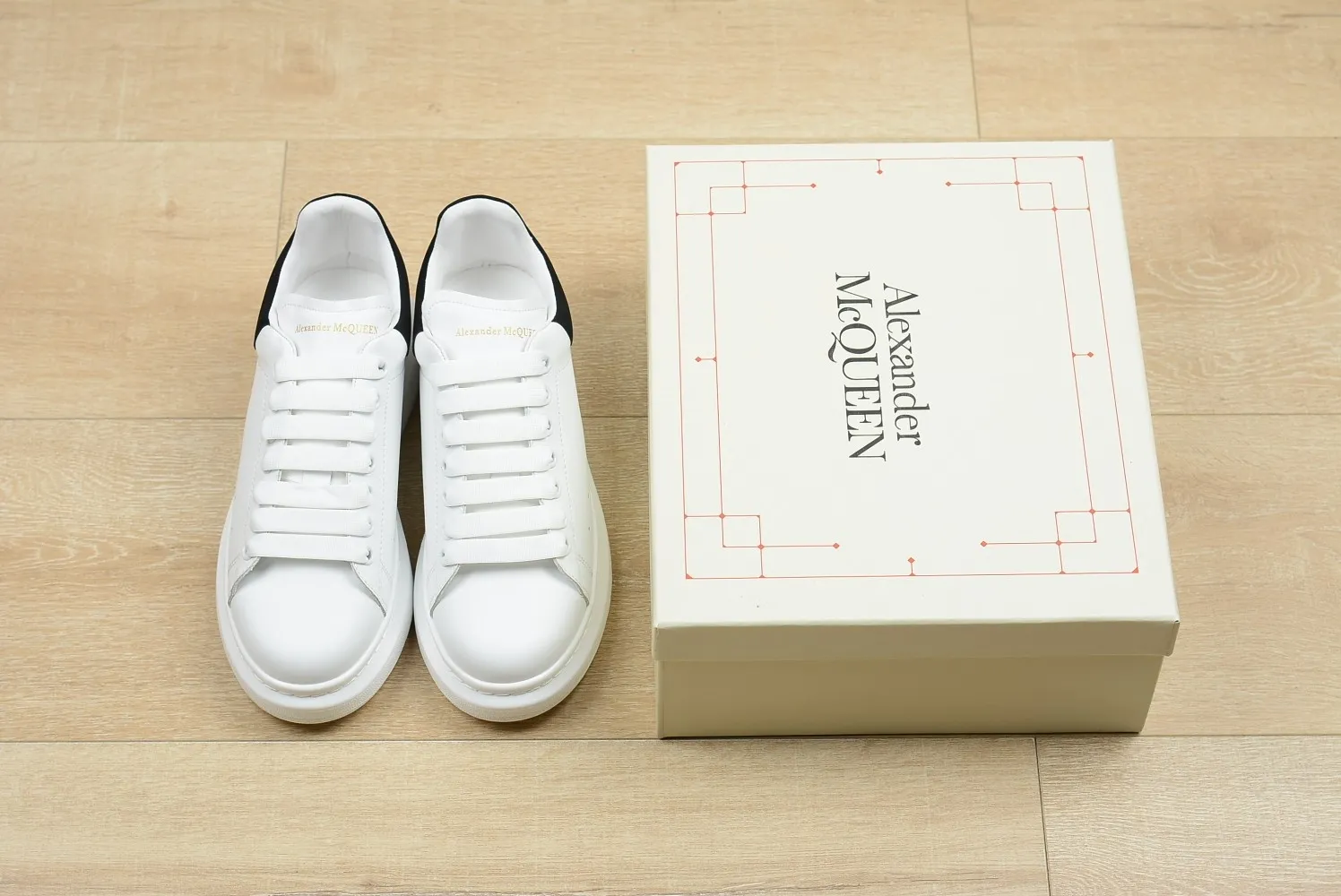 👟👟Ex-factory price👟👟Ex-factory price 480👟👟 Women's shoes, women's clothing, cowhide, black tail velvet, McQueen (Alexa**er McQue**n) Paris Fashion Week, the latest casual fashion sneakers, high version ❗️❗️ Variety of fashion and different styles experience ‼ ️‼ ️Female size 34-40 Men’s size 38-44 Comes with full counter packaging